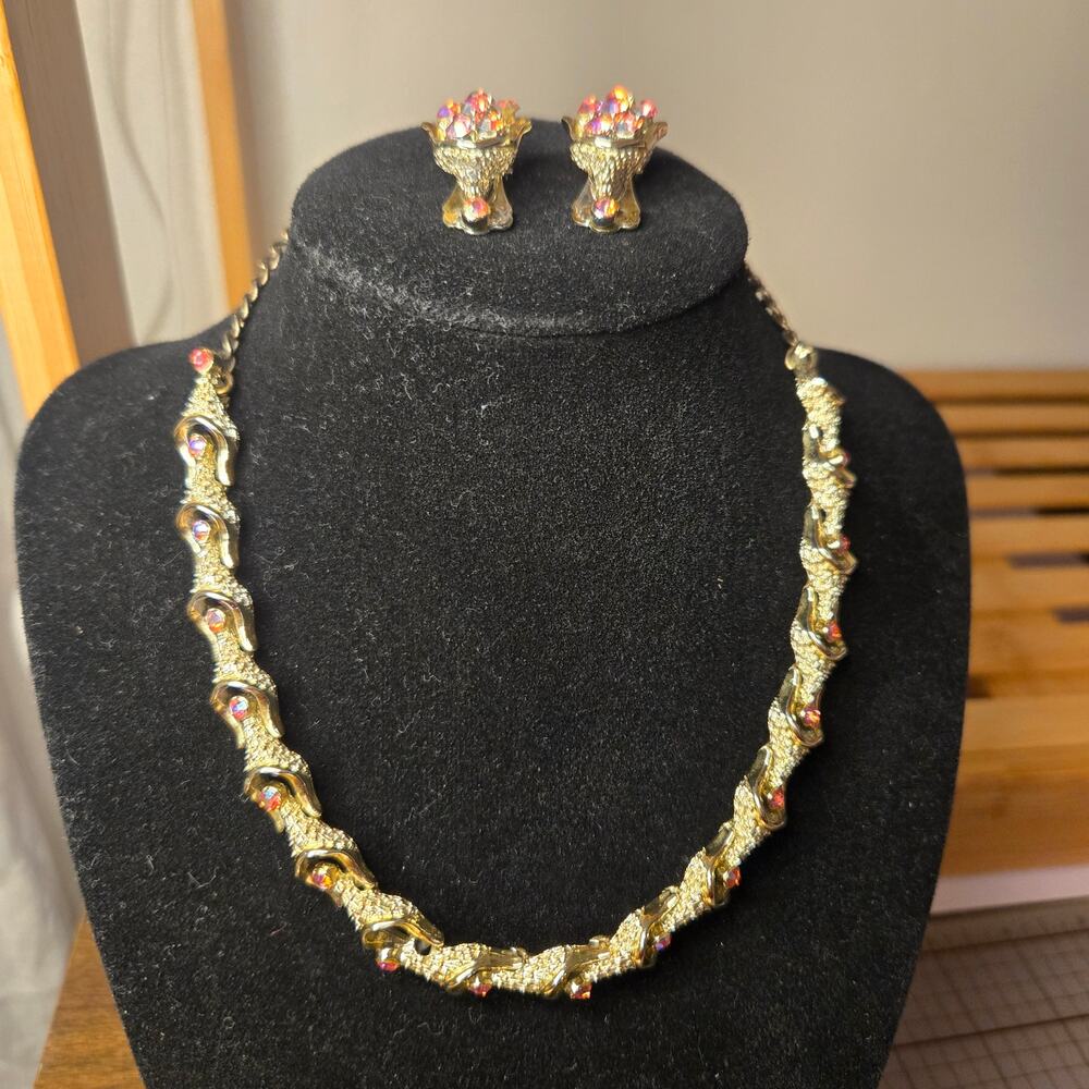 Vintage Gold Tone Twisted Link Choker & Purple Rhinestone Clip On Earrings Set